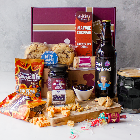Chuckling Cheese luxury gift hamper with beer, biscuits, chutney, cheese snacks, fudge and cheddar treats