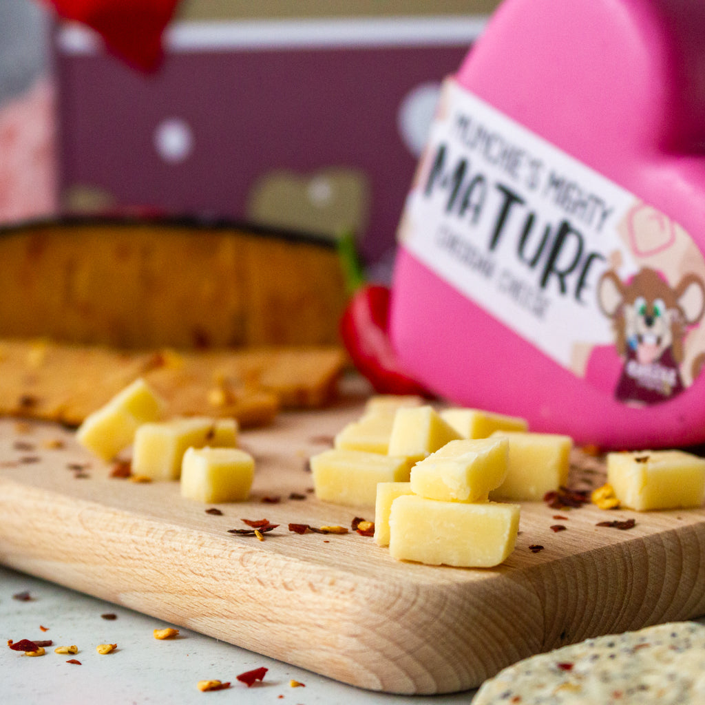 Chuckling Cheese Mighty Mature Heart Cheddar with cheese cubes and gift box