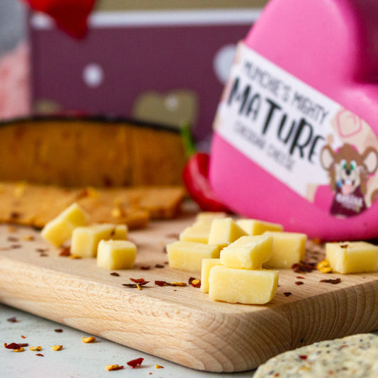 Chuckling Cheese Mighty Mature Heart Cheddar with cheese cubes and gift box
