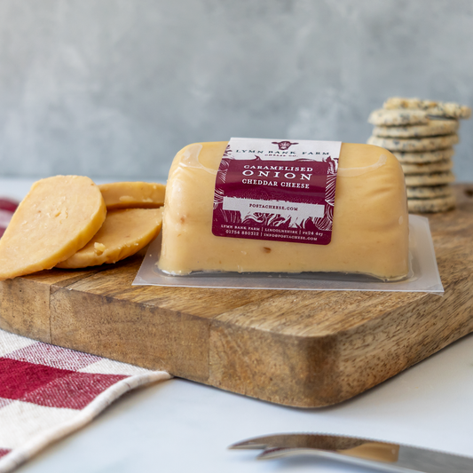 Caramelised Red Onion Cheddar Barrel